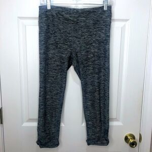 Gaiam gray capri length yoga pants leggings, size medium